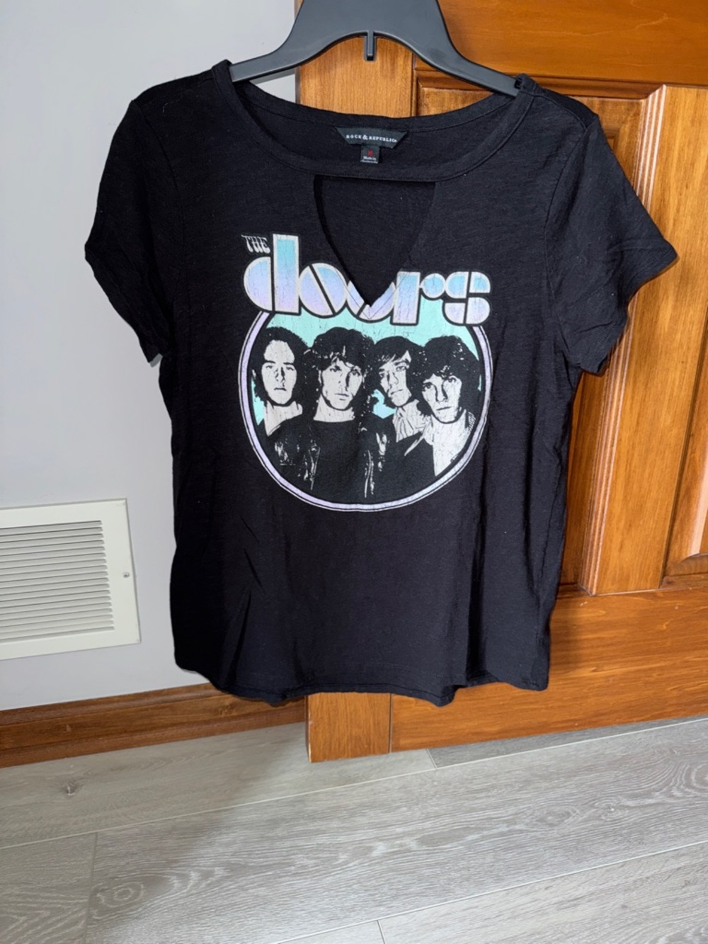Rock & Republic Black Graphic V‑Neck Tee